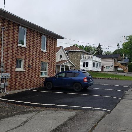 Downtown Apartment Next To Highway Netflix+Wifi Edmundston Luaran gambar