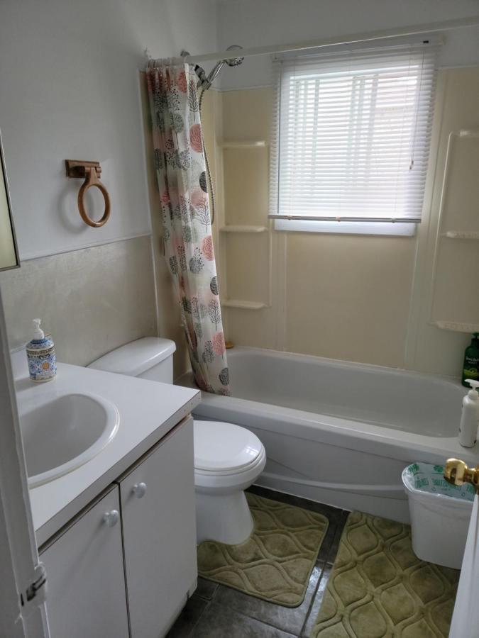 Downtown Apartment Next To Highway Netflix+Wifi Edmundston Luaran gambar