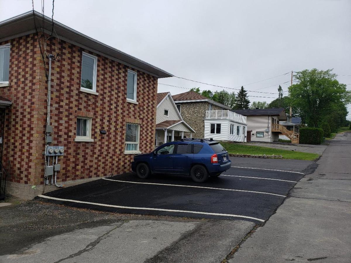 Downtown Apartment Next To Highway Netflix+Wifi Edmundston Luaran gambar