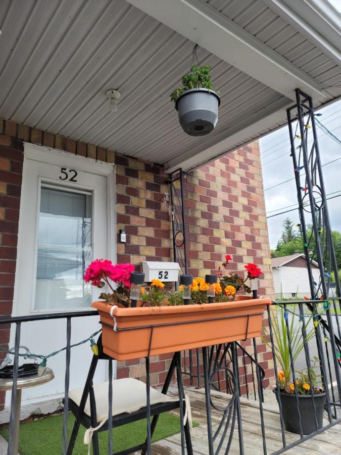 Downtown Apartment Next To Highway Netflix+Wifi Edmundston Luaran gambar