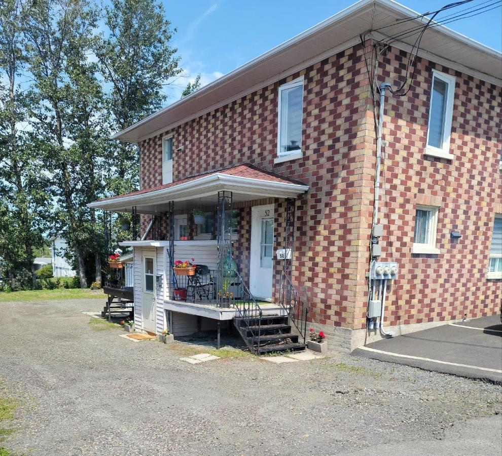 Downtown Apartment Next To Highway Netflix+Wifi Edmundston Luaran gambar