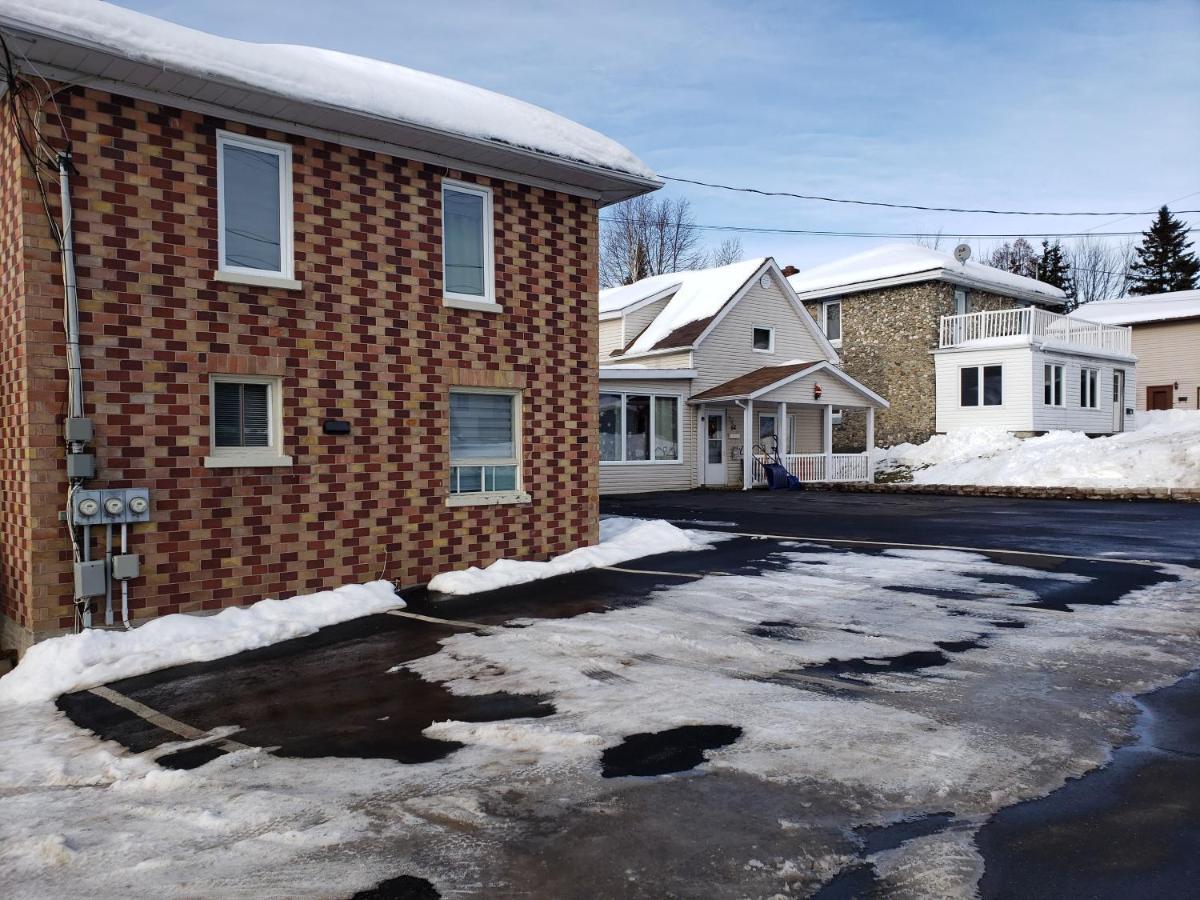 Downtown Apartment Next To Highway Netflix+Wifi Edmundston Luaran gambar